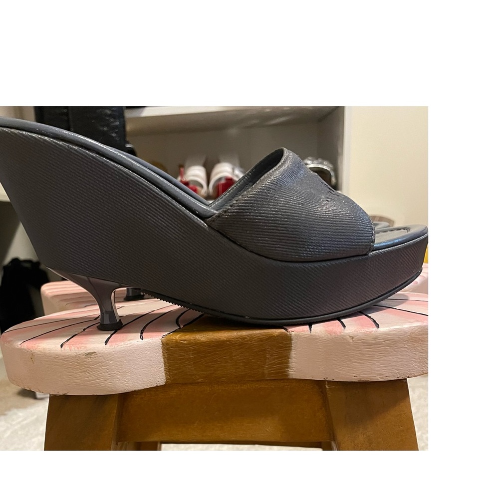 FENDI **Unique & Classic** low heel sandals